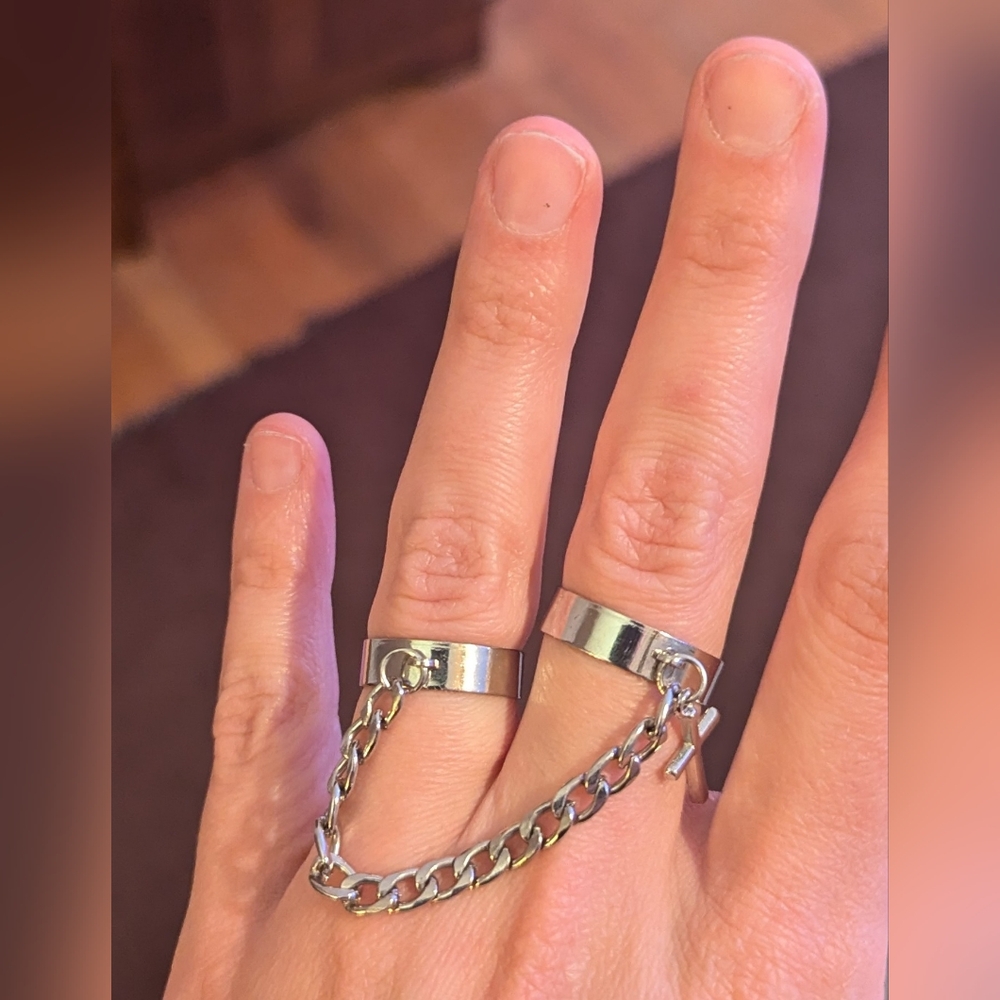 SHEIN Chain Ring (Adjustable Size)